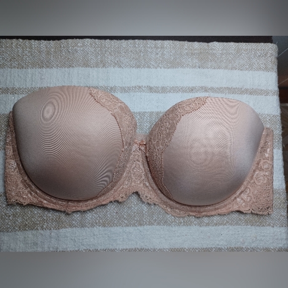 Victoria's Secret Cream Lace Trim Bra - Picture 1 of 7